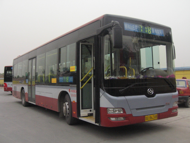 File:930458 parking at Yiheshanzhuang (20060520115821).JPG