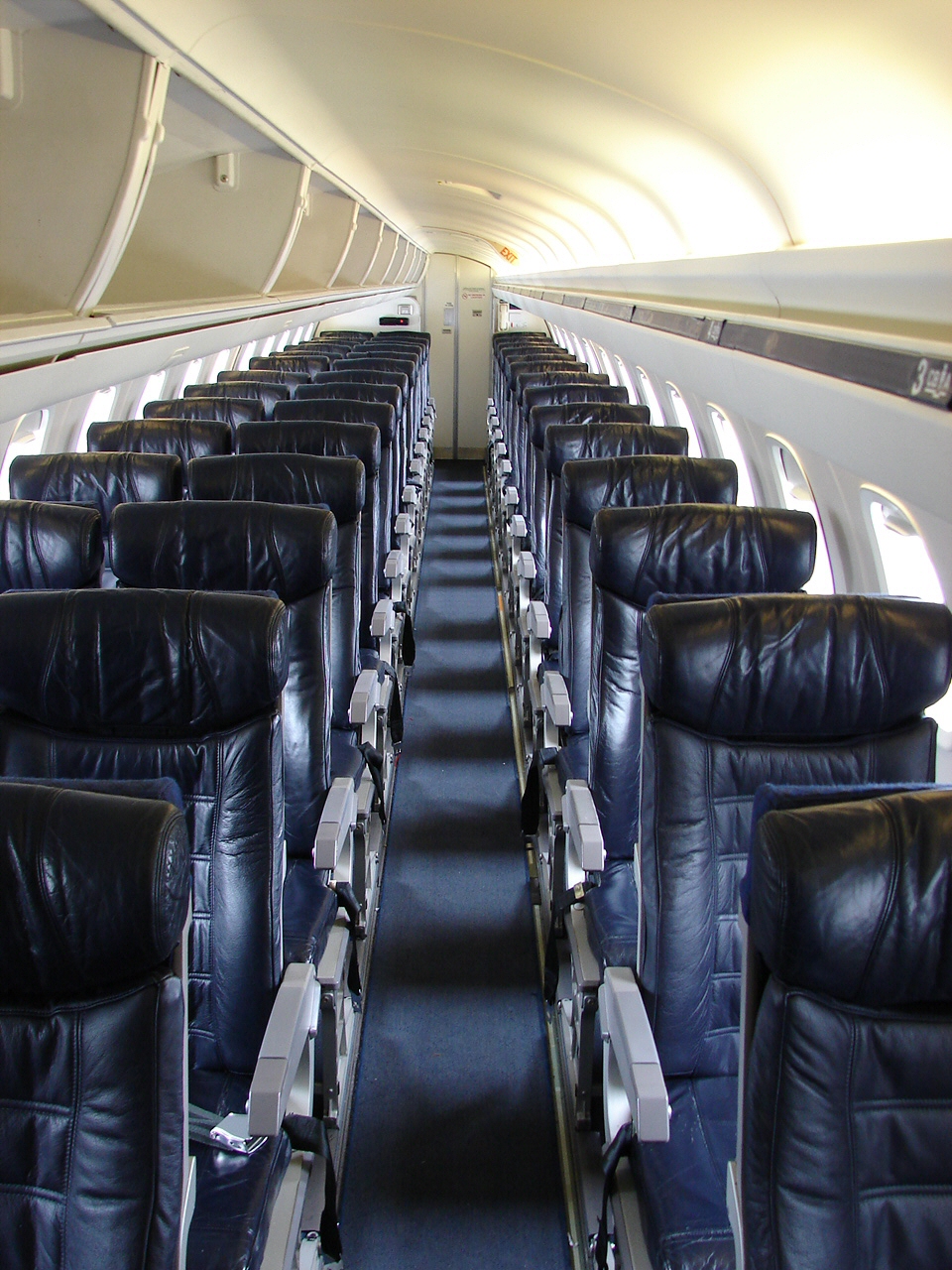 American Eagle Embraer 140 Interior (4451277564).jpg