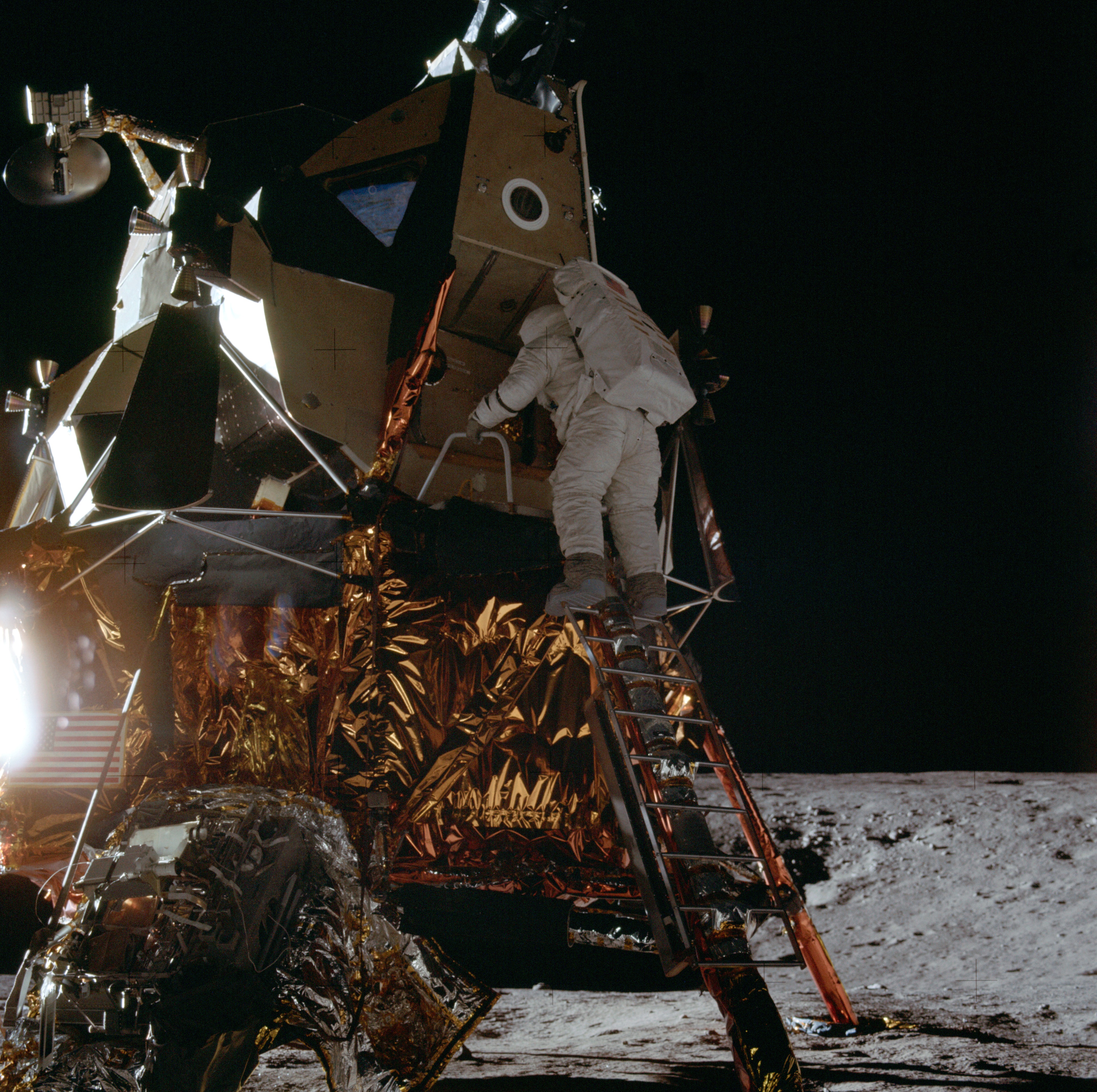 Высадка аполлона. Лунный модуль Аполлон 11. Космический корабль Аполлон 11. Аполлон 12 лунный модуль. Лунный посадочный модуль Аполлон 11.