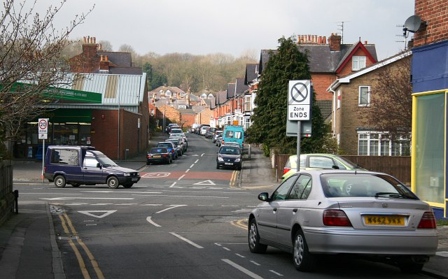 File:Avenue Road - geograph.org.uk - 790338.jpg