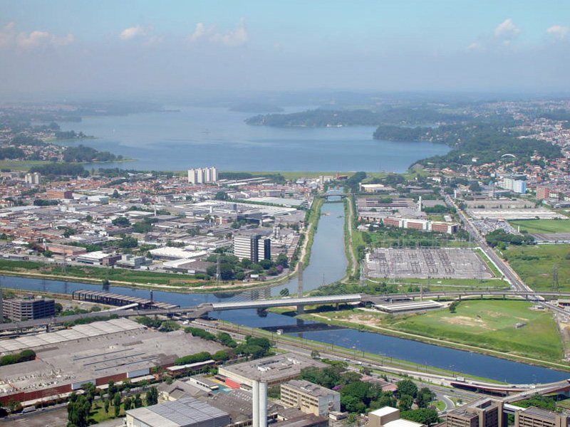 População de São Paulo abraça represa Guarapiranga em mobilização