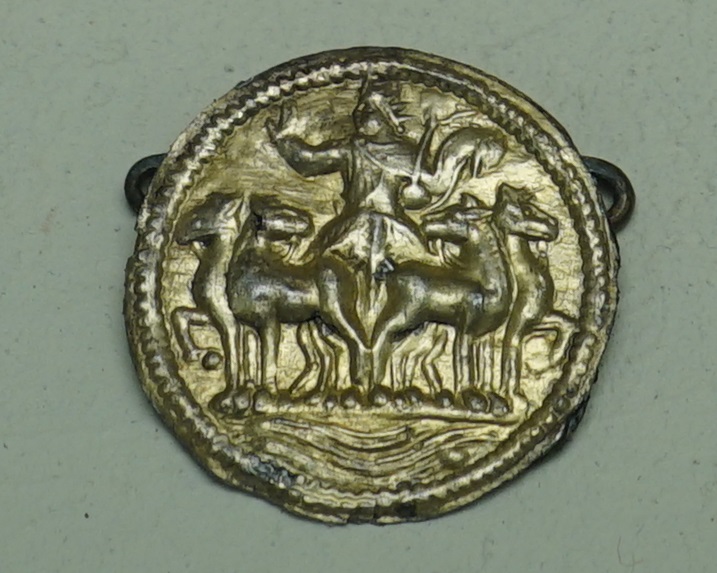 File:Broche or Apollon 43463.jpg