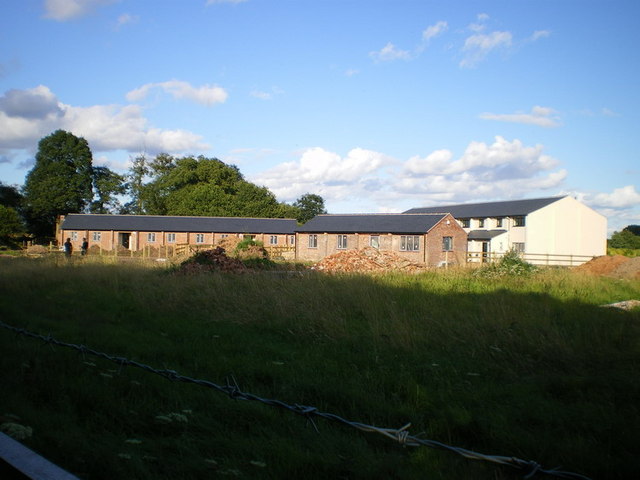 File:Building works at Cranmoor Lodge Farm - geograph.org.uk - 1421185.jpg