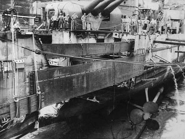 File:Damaged stern of USS Portland (CA-33) after Naval Battle of Guadalcanal 1942.jpg