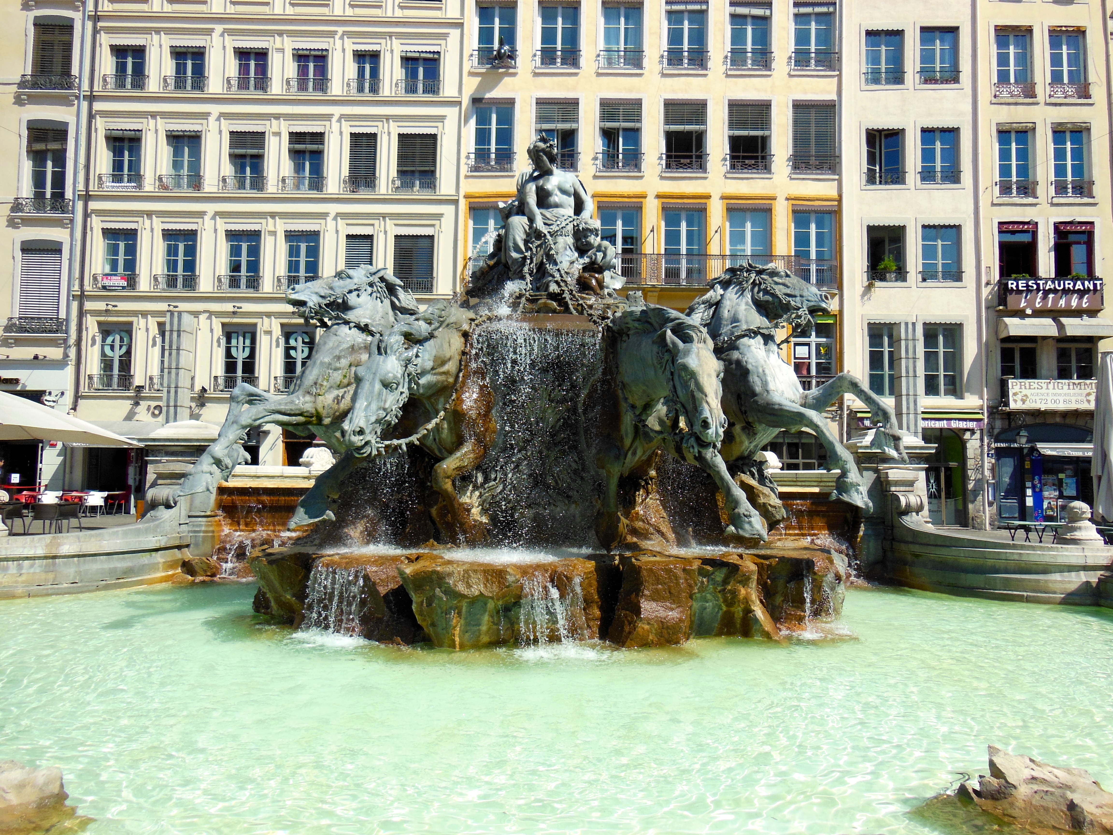 File:Fontaine-Bartholdi-1.jpg - Wikimedia Commons