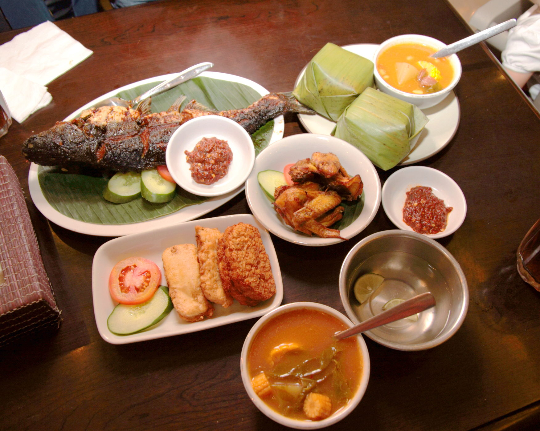 File Food Sundanese Restaurant Jakarta jpg Wikimedia Commons