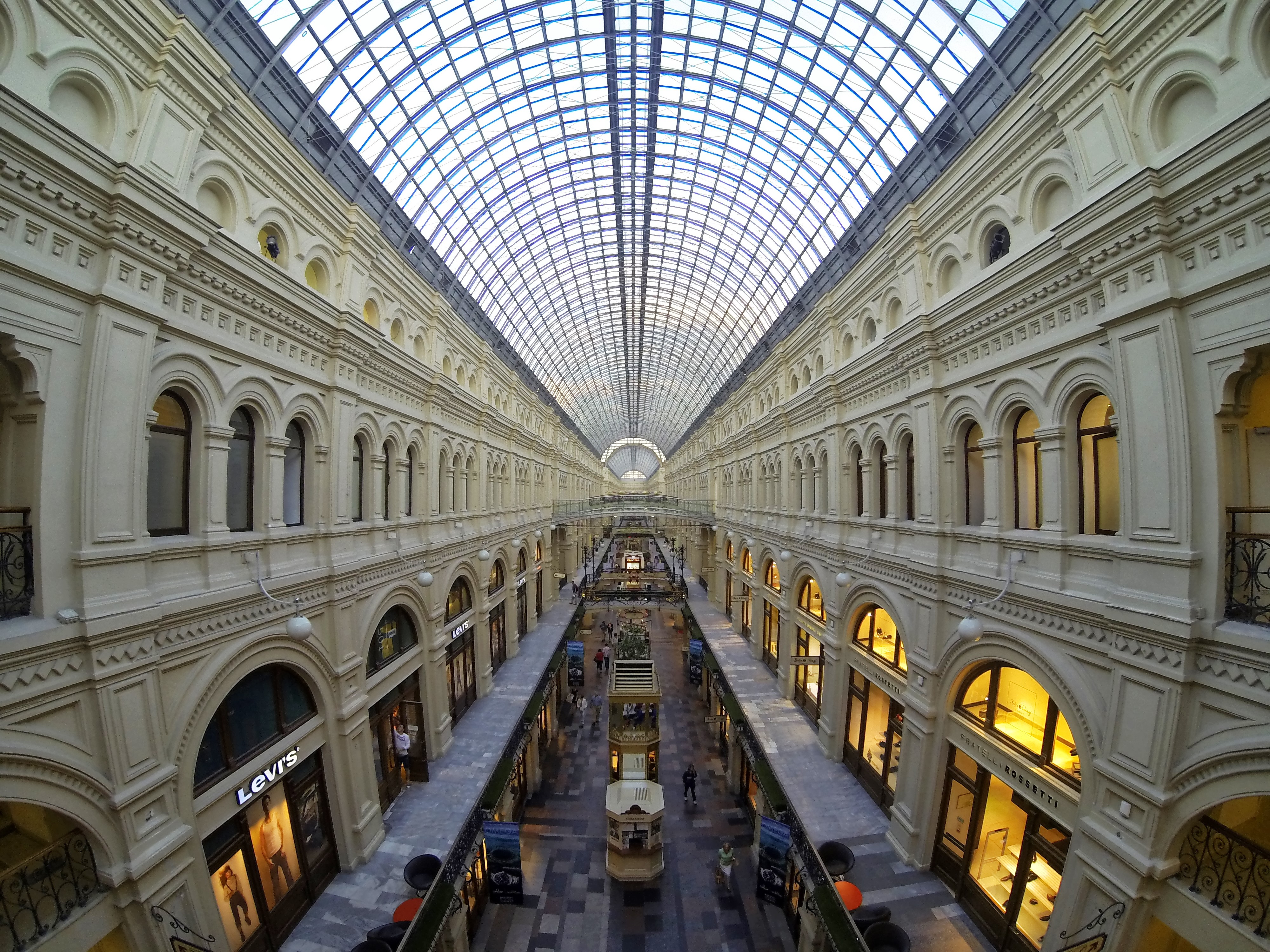 File:GUM department store in Moscow, Russia.jpg - Wikimedia Commons
