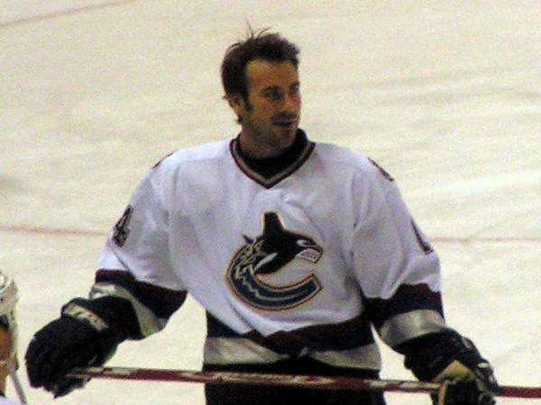 Sanderson with the [[Vancouver Canucks]] in 2004