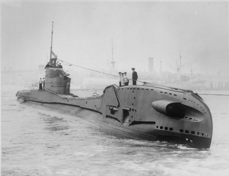 a 1450 kg submarine rises