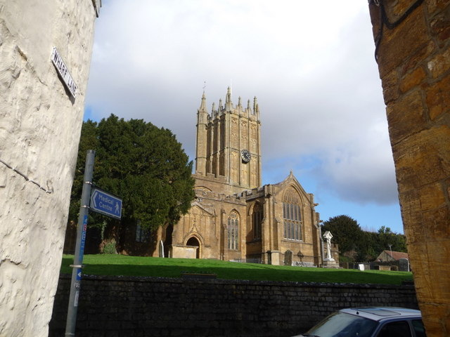 File:Ilminster, the church from Wharf Lane - geograph.org.uk - 1133317.jpg
