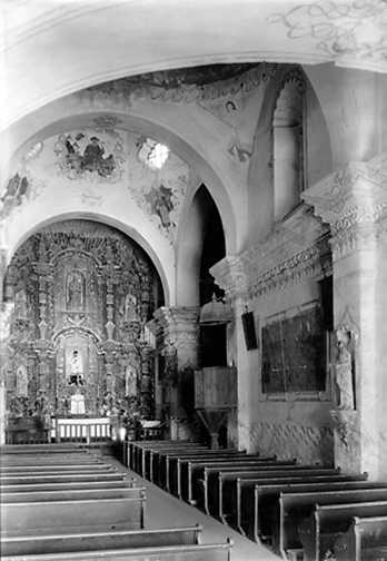 File:Kino Mission- San Xavier del Bac. The nave of the mission showing main altar and the Sanctuary, the arch over the east Transept (737dae1db5d44950adc6fbd87144aec0).jpg