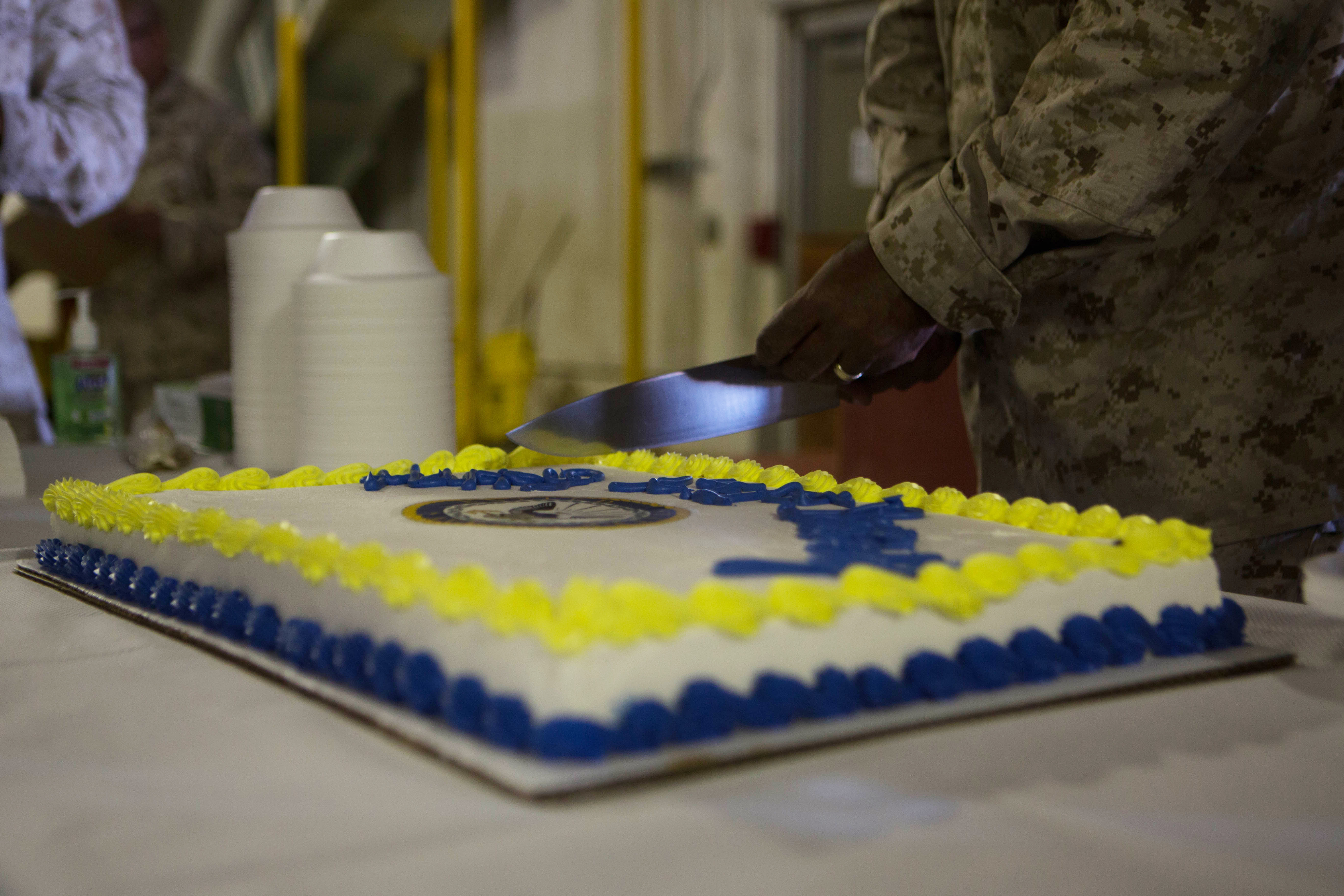 File Navy 241st Birthday Cake Cutting Ceremony M Ik146 1023 Jpg Wikimedia Commons