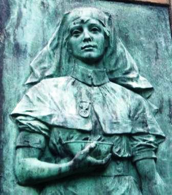 File:Nurse on Darwen War Memorial.jpg