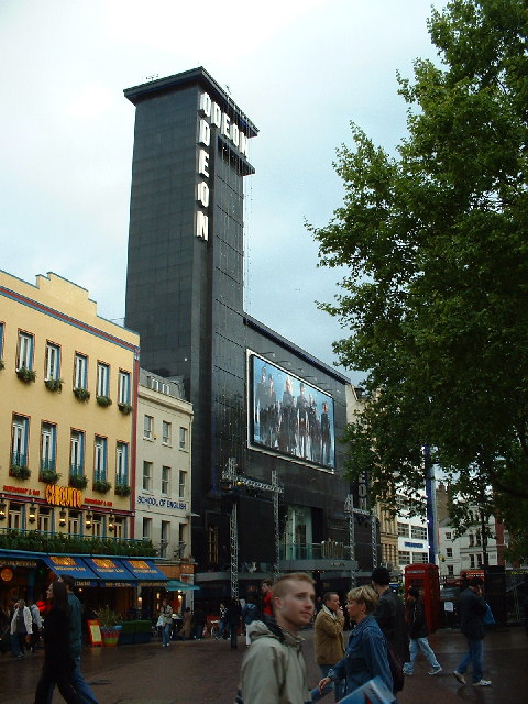 Одеон на лестерской площади Лестер-сквер. Leicester Square перевод. Leicester Square читать по английскому языку.