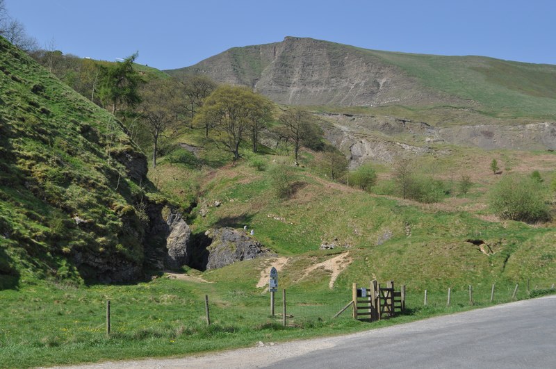 File:Odin Mine and Mam Tor - geograph.org.uk - 2366533.jpg