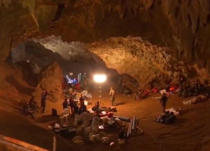 Rescue equipment in Tham Luang entrance chamber (cropped2).jpg