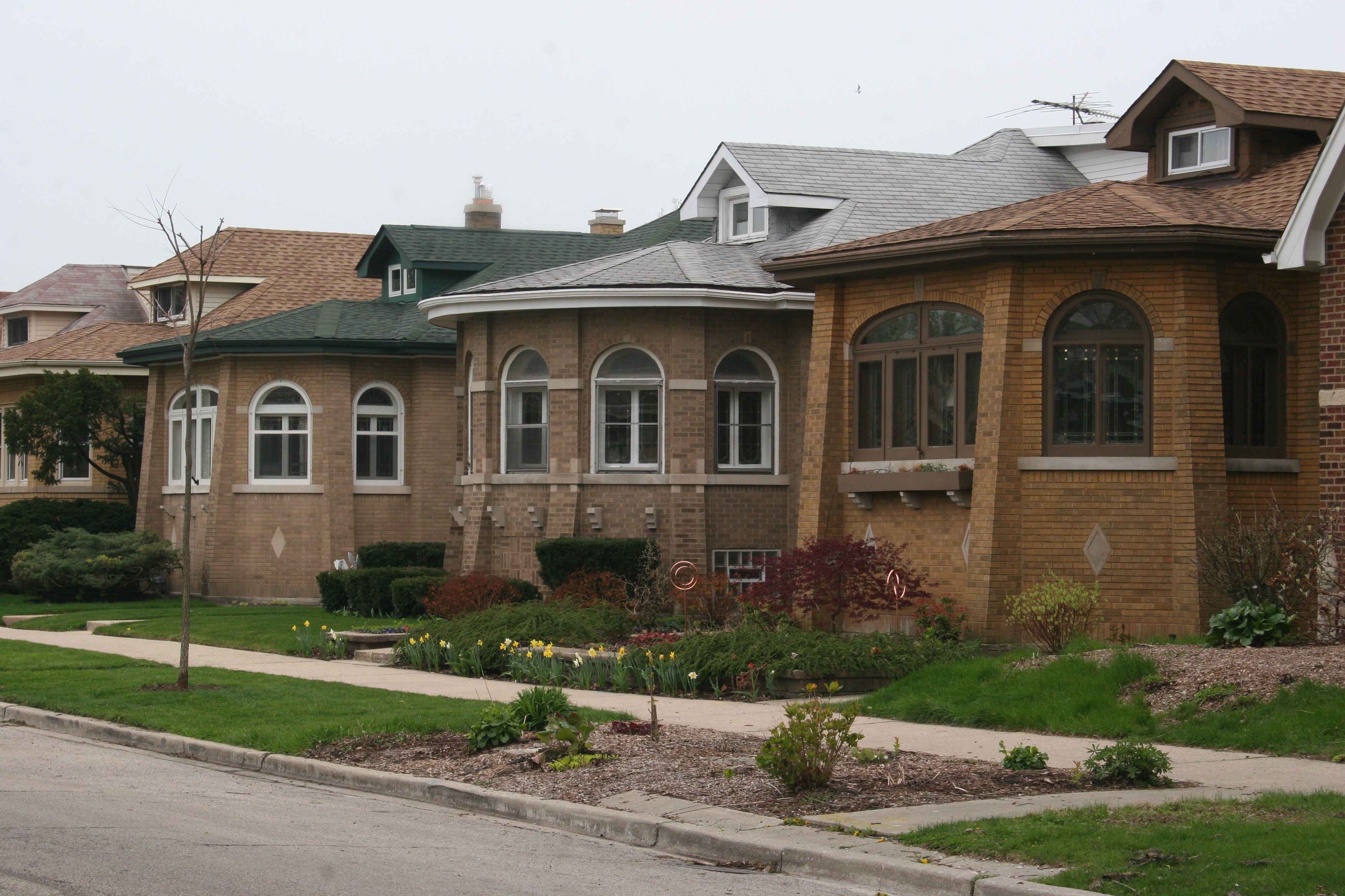 File:Rogers Park Manor Bungalow Historic Ditrict 1.JPG - Wikimedia Commons
