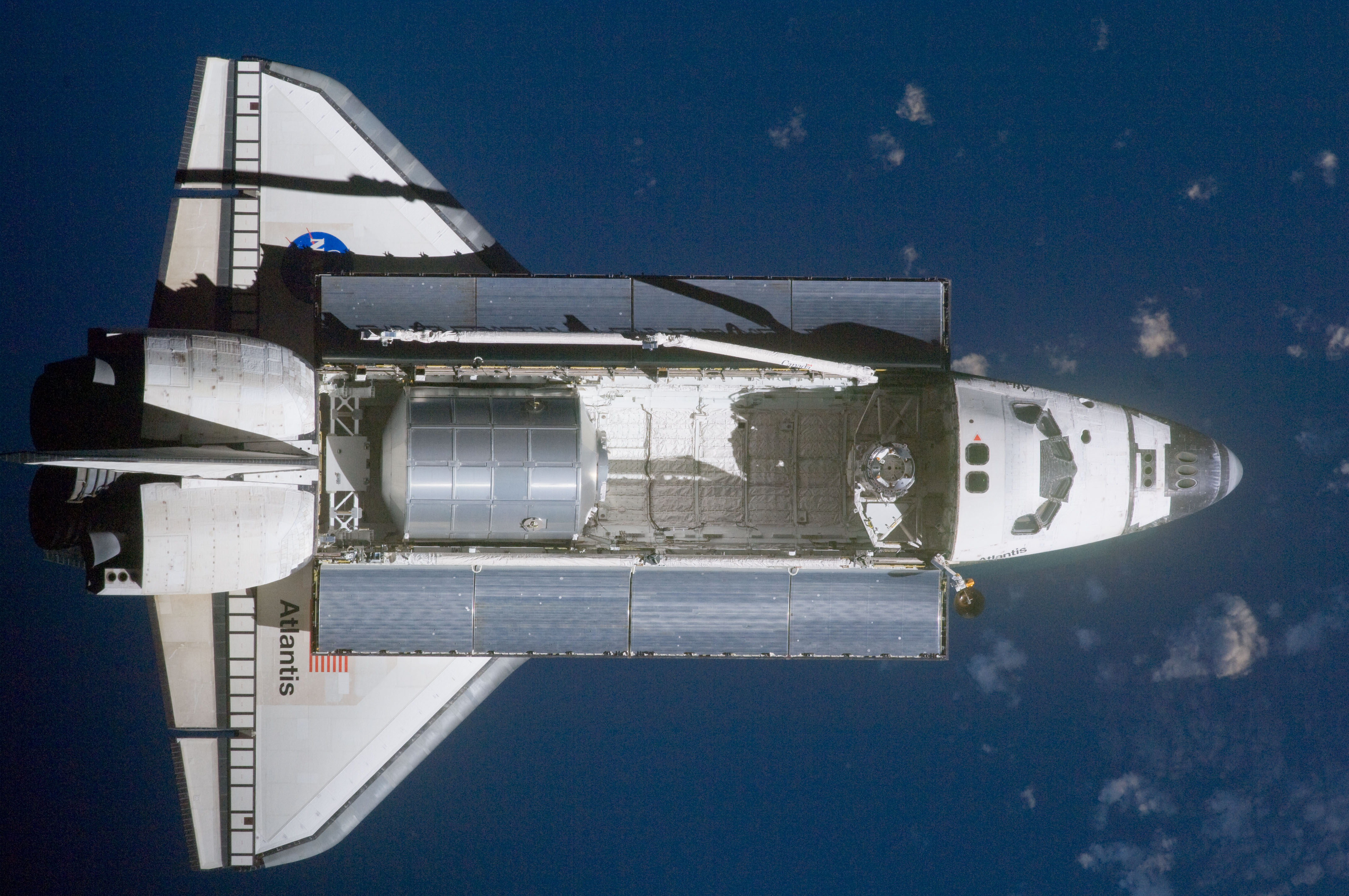 Челнок 5 букв. Шаттл Атлантис полет СТС 125. Спейс шаттл и МКС. Спейс шаттл 3. Спейс шаттл внутри.
