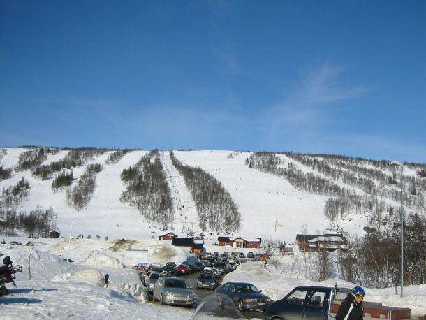 File:Stugor och natur i Storlien.jpg