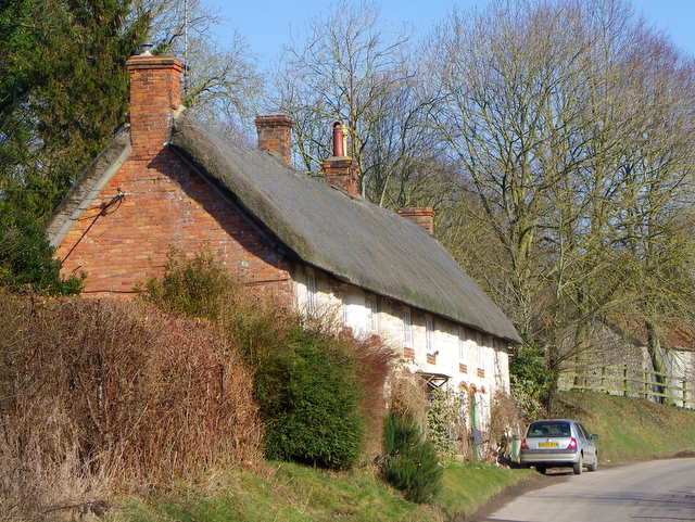 File:Thatched cottages, Fifield Bavant - geograph.org.uk - 2800150.jpg