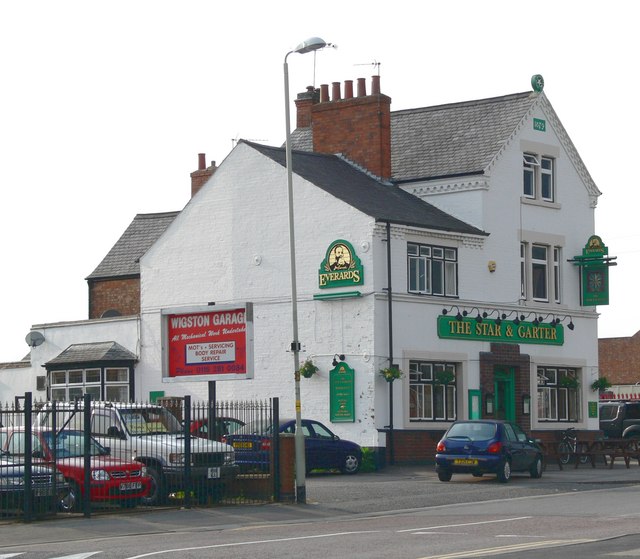 Small picture of The Star & Garter courtesy of Wikimedia Commons contributors