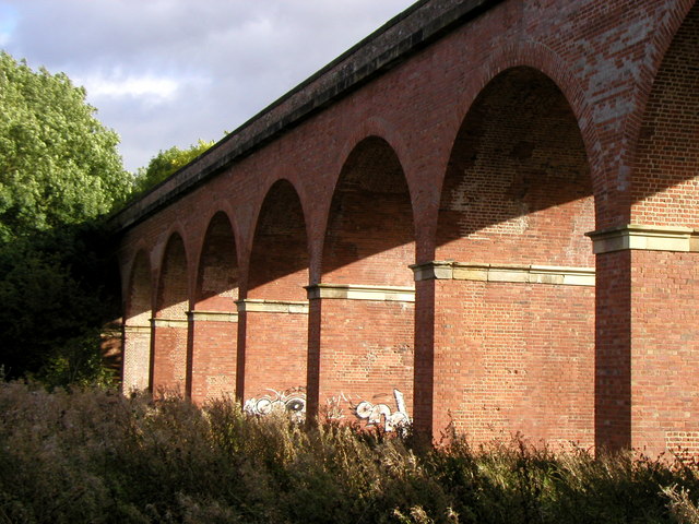 File:Underneath the Arches - geograph.org.uk - 351738.jpg