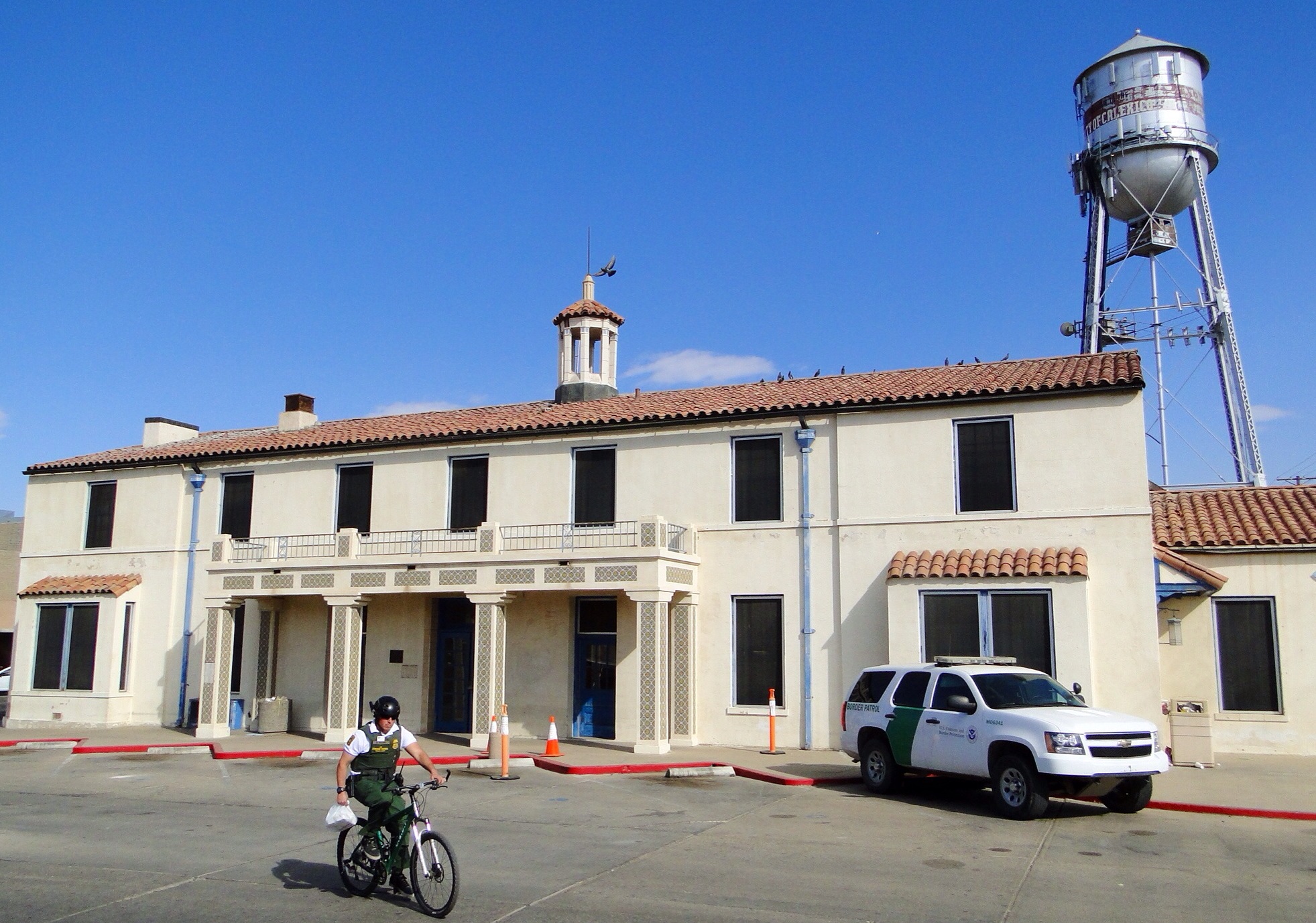 File:United States Inspection Station, Calexico,  - Wikimedia  Commons