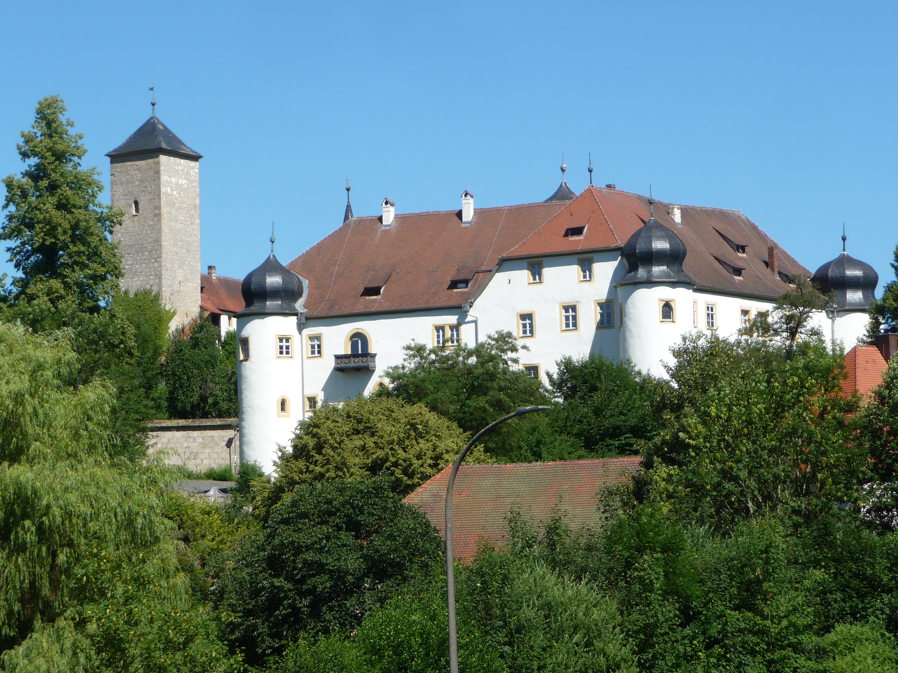 Das Schloss Unteraufseß (Burg Aufseß) ist ein Schloss in Aufseß im oberfränkischen Landkreis Bayreut...