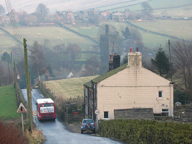 File:WMPTE MetroConnect bus Optare Solo in Todmorden, Calderdale, West Yorkshire 30 December 2008.jpg