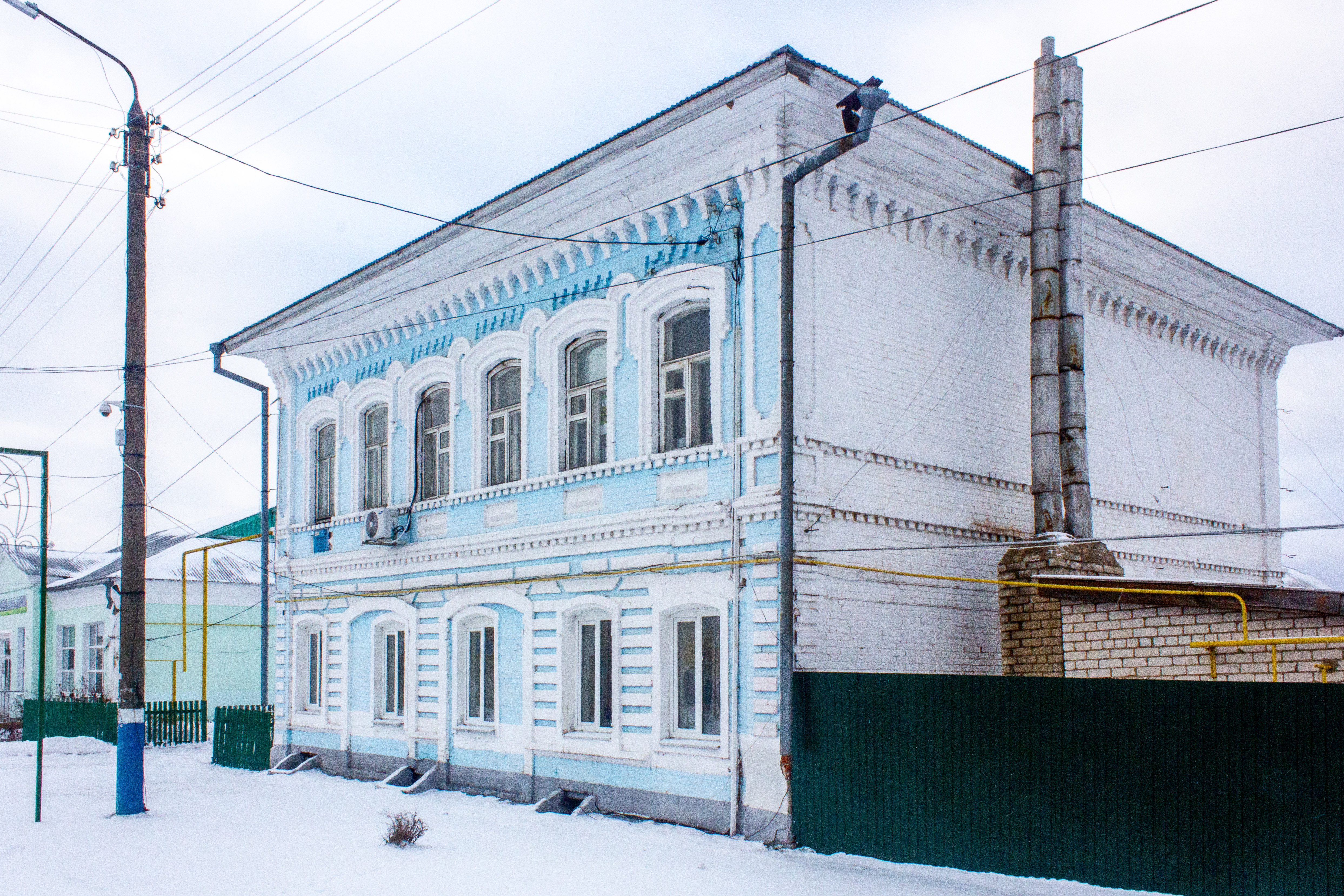 Файл:Жилой дом с торговыми помещениями, Кооперативный переулок, 9,  2020-01-26.jpg — Путеводитель Викигид Wikivoyage