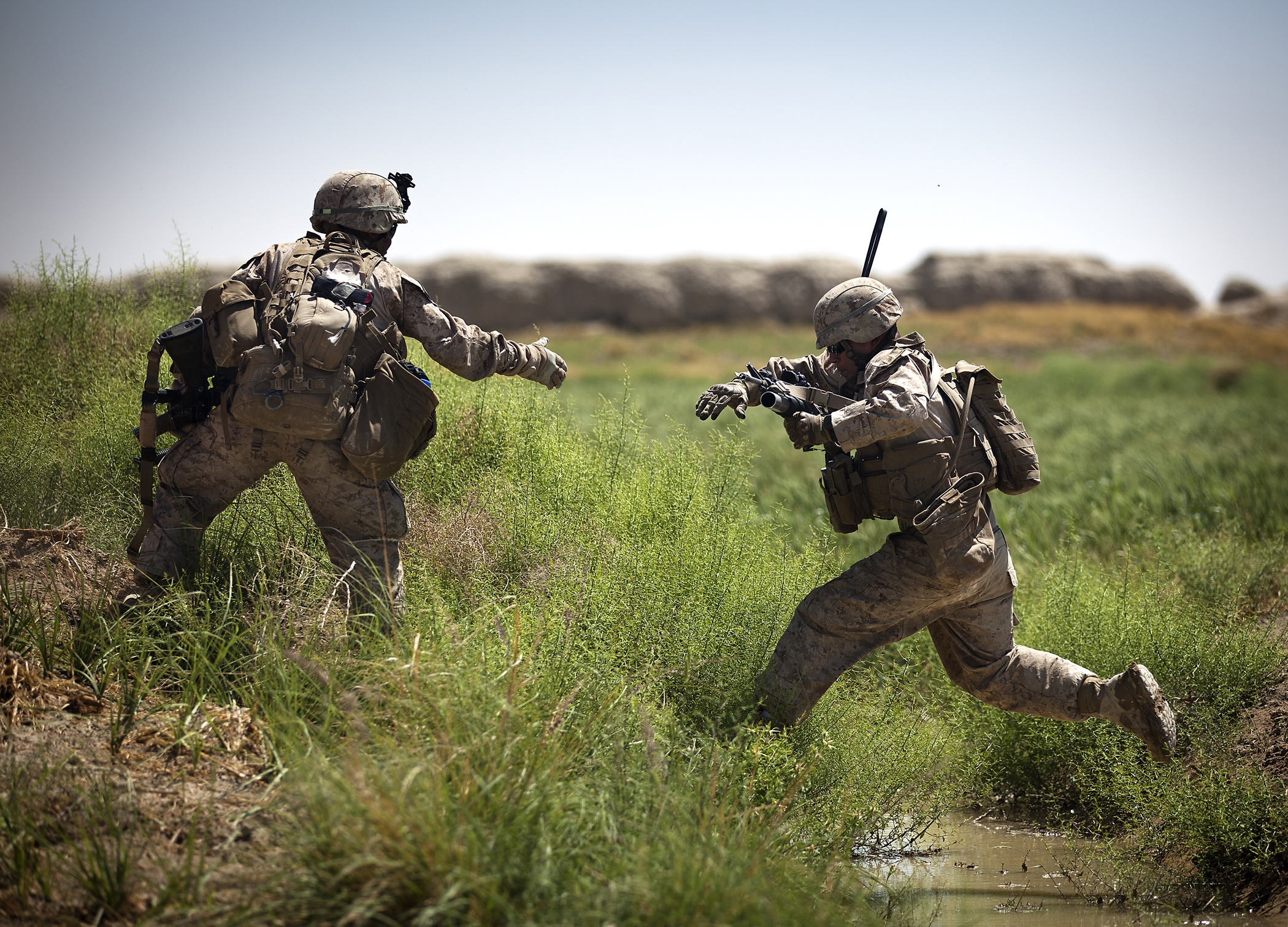 Combat marines. Military masculinity USA. Biohazard Airsoft Team с черепом. Combat leader:. Dragon Modern us Marines.