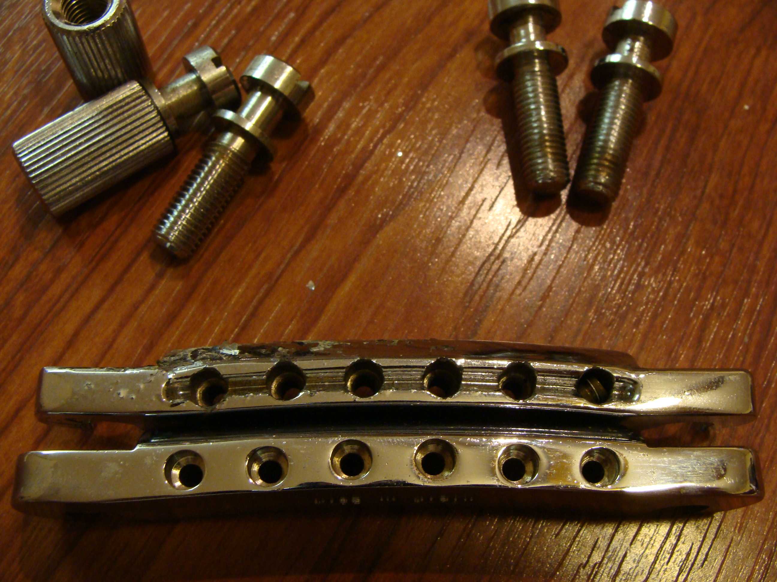 File:1973 Gibson Les Paul Deluxe (SN 620310) Stopbar tailpieces 