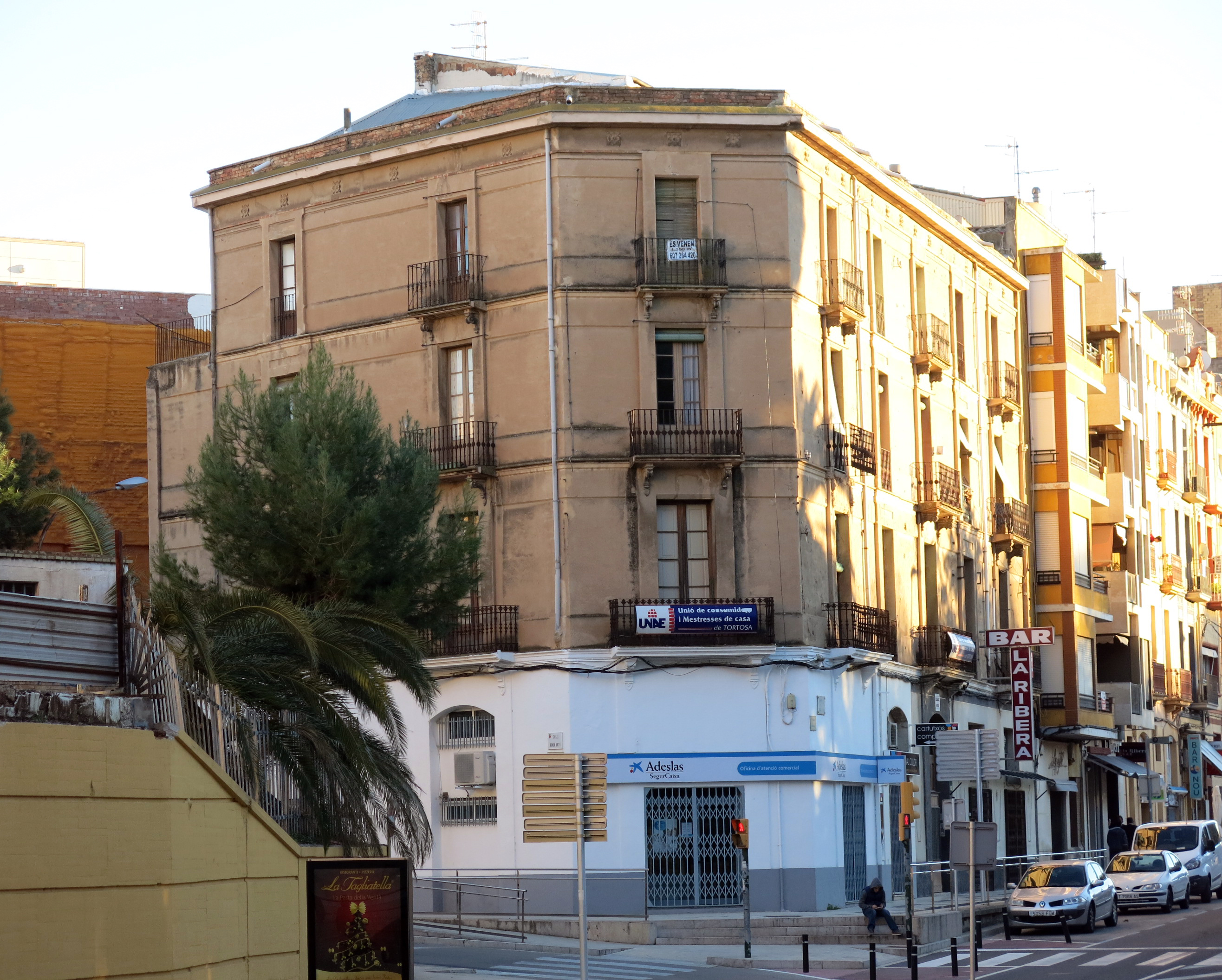 File 690 Edifici A L Av Generalitat 77 Cantonada Ronda Dels Docs Tortosa Jpg Wikimedia Commons