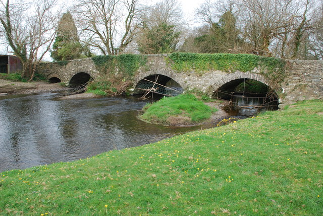 File:Bont Fechan ac Afon Dwyfach - geograph.org.uk - 399158.jpg