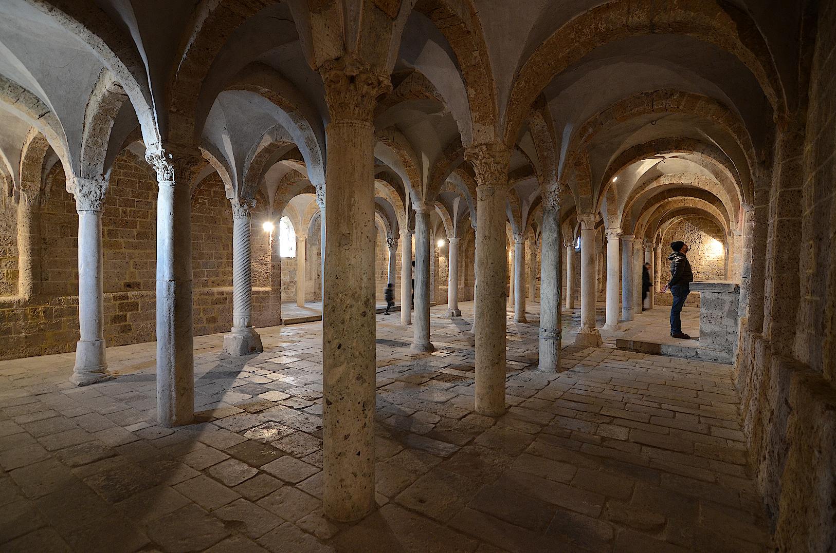 File Chiesa Di San Pietro Tuscania Cripta Jpg Wikimedia Commons