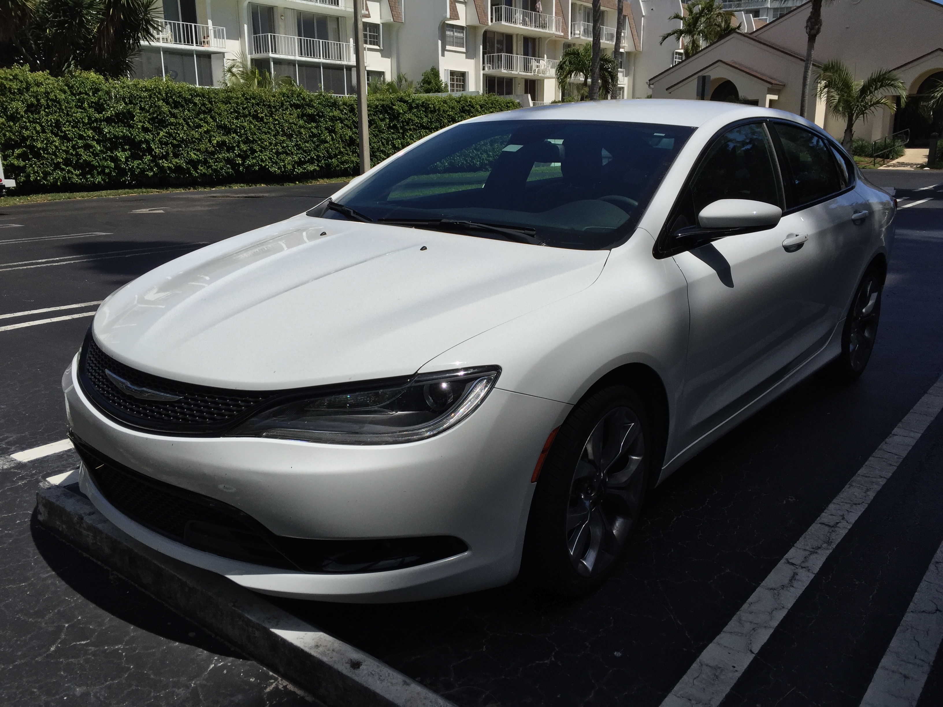 2016 chrysler 200 white