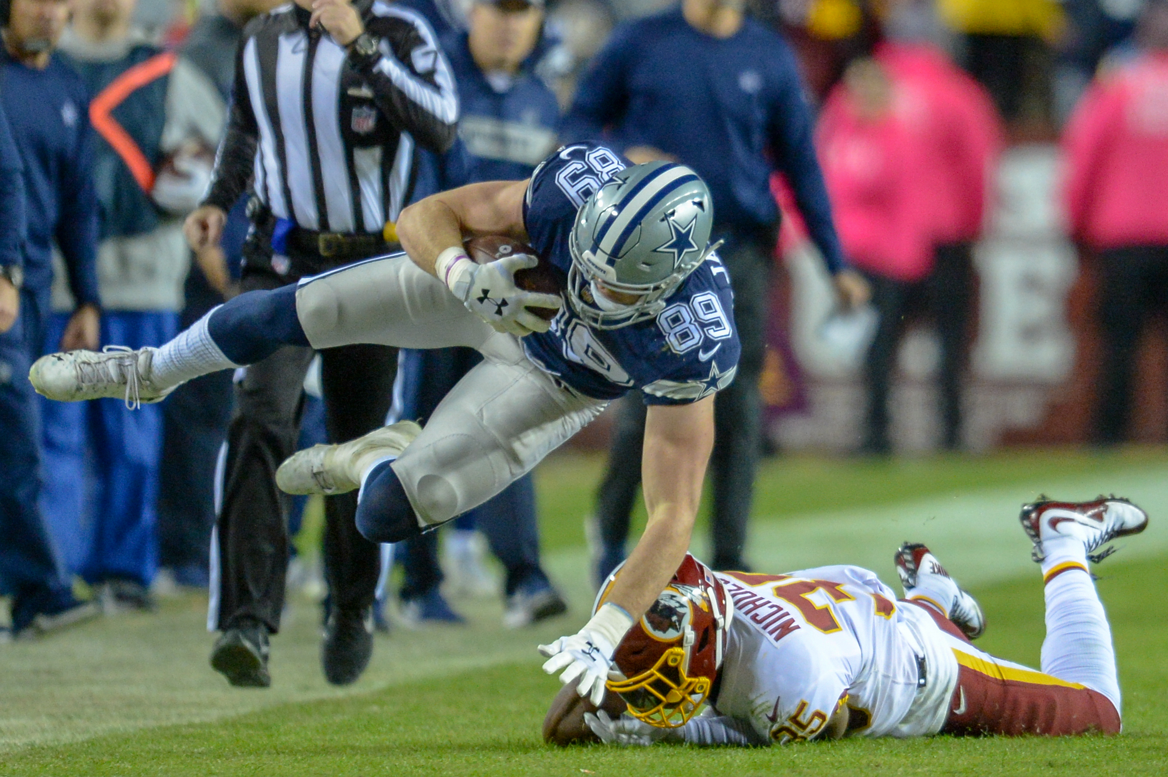 Cowboys' Blake Jarwin, Leighton Vander Esch injured in loss