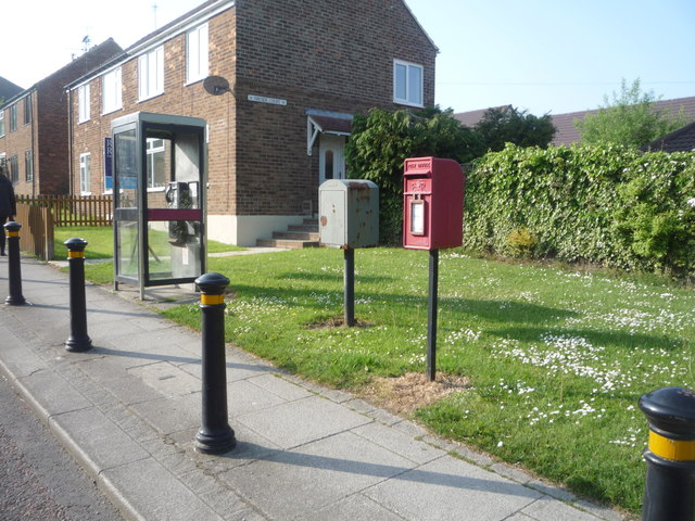 File:Elizabeth II postbox and phonebox on Auton Stile, Bearpark - geograph.org.uk - 4985210.jpg