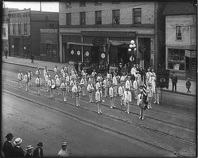 File:Elks Club Band, Seattle, 1917 (MOHAI 1608).jpg