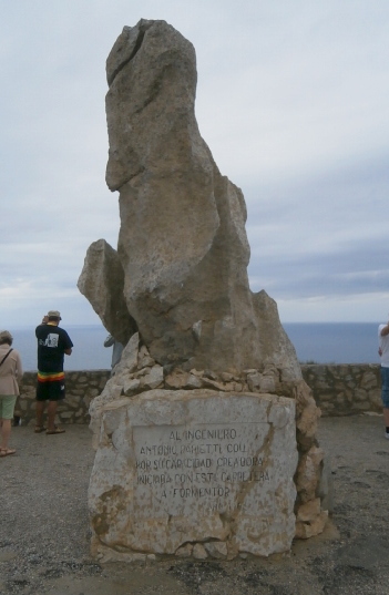 File:Gedenkstein Halbinsel Formentor.jpg