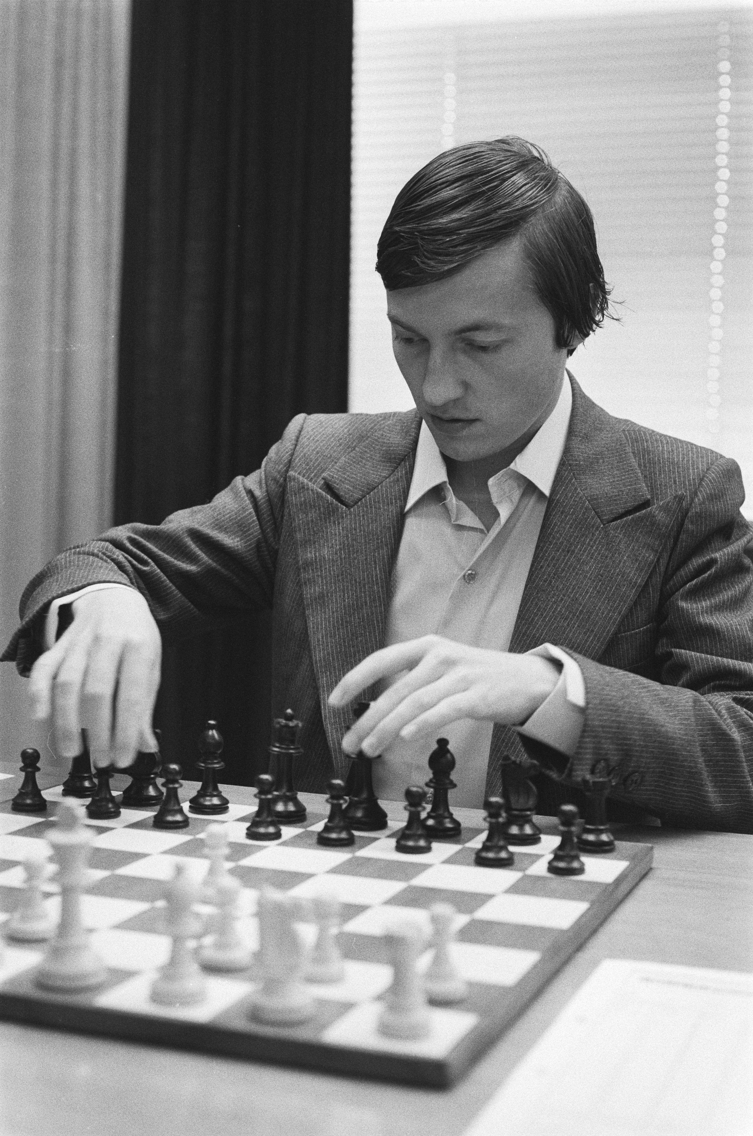 Karpov. Анатолий Карпов. Анатолий Карпов шахматист. Анатолий Карпов шахматы. Карпов шахматист молодой.