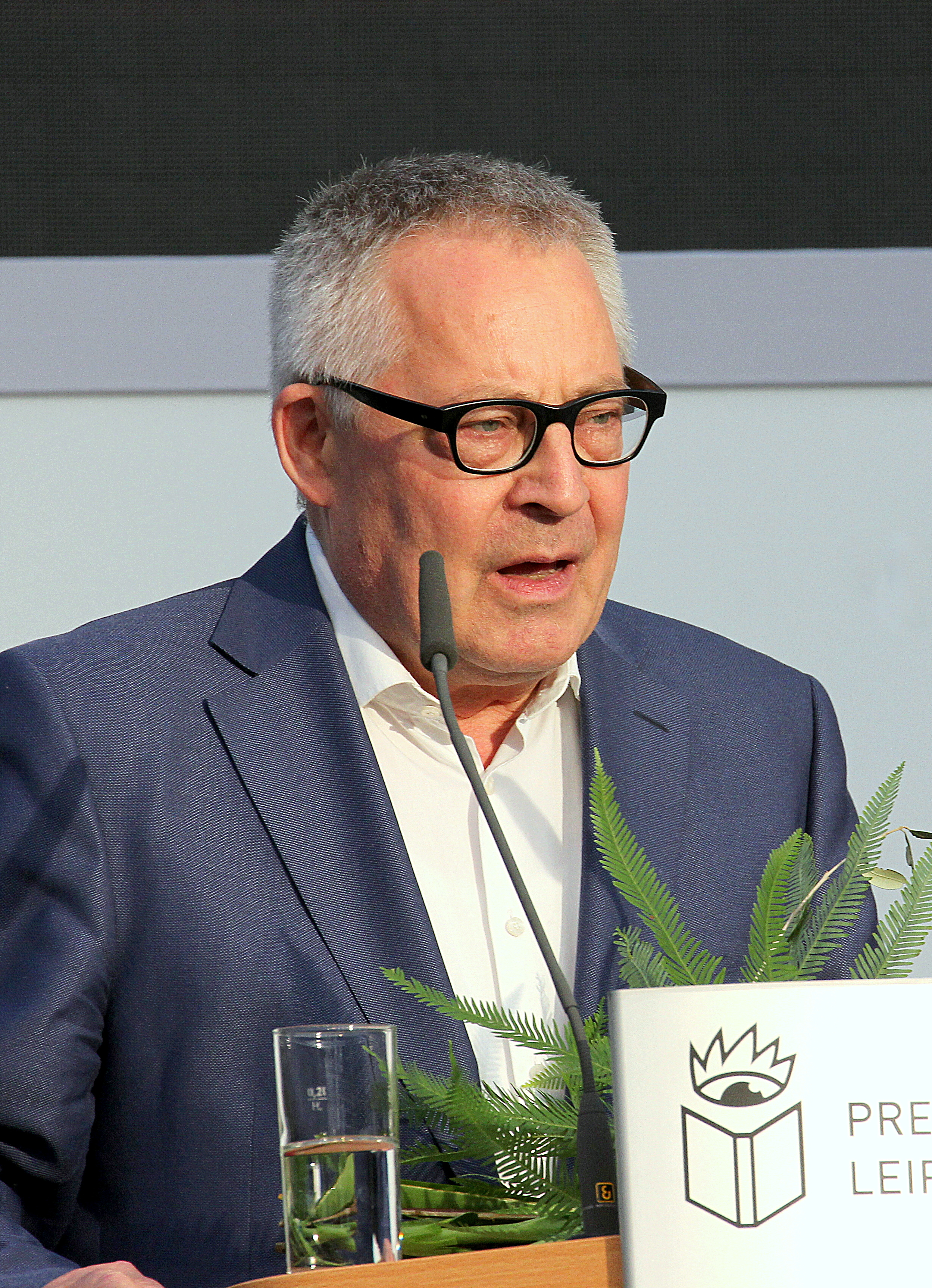 Karl Schlögel receiving the prize for non-fiction at the Leipzig Book Fair, 2018