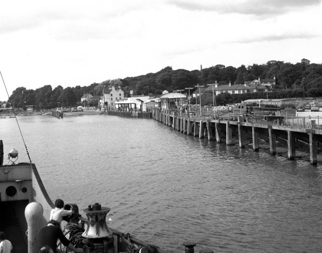 File:Lymington Pier station - geograph.org.uk - 477092.jpg