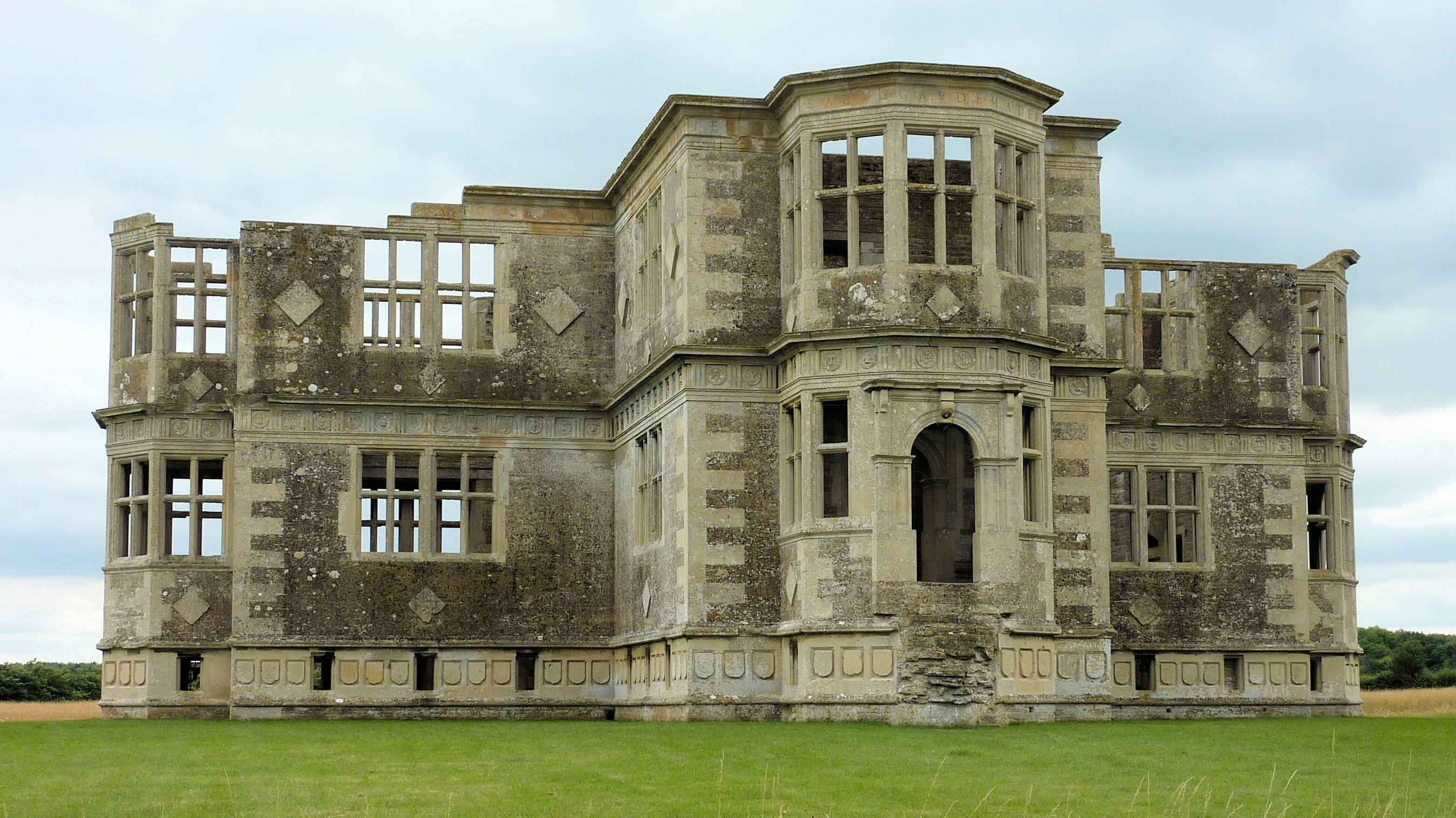 Lyveden New Bield