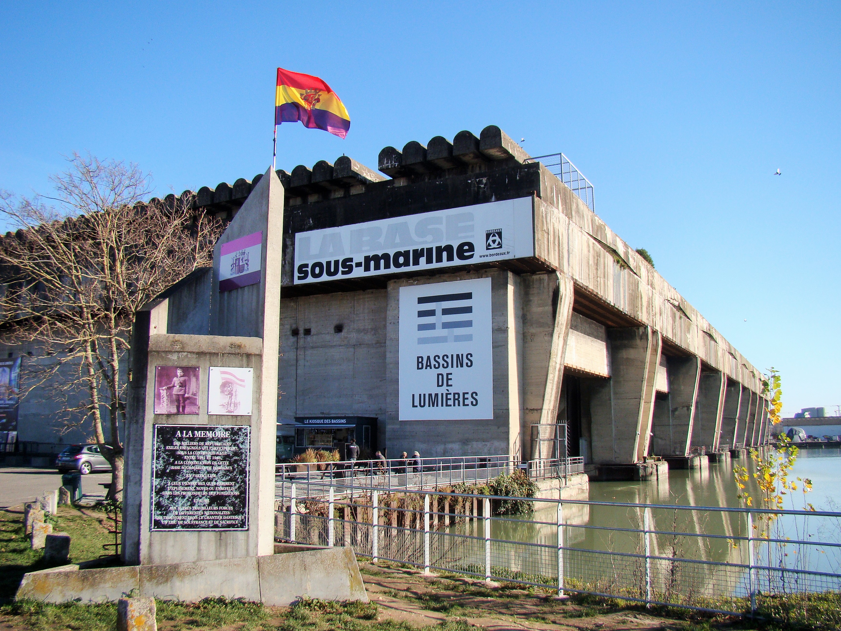 Fichier:Mémorial aux Républicains espagnols - Base sous ...