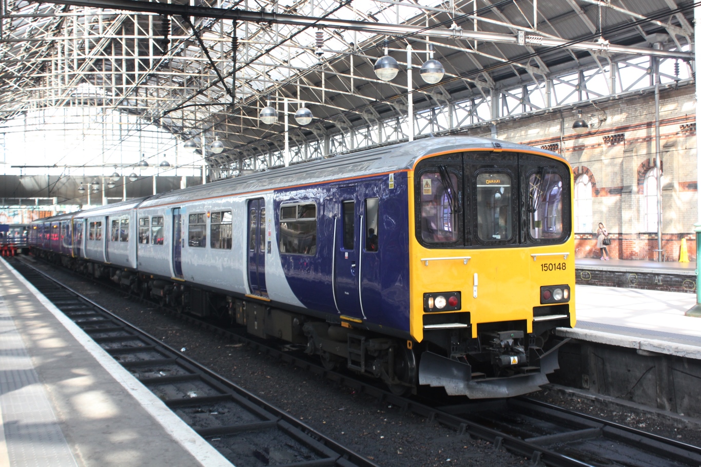 British trains. Поезд 150а. Manchester Piccadilly. British Rail class 370_1. Northern Trains uk.