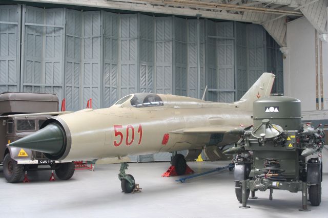 File:Mikoyan Gurevich MiG-21PF.jpg