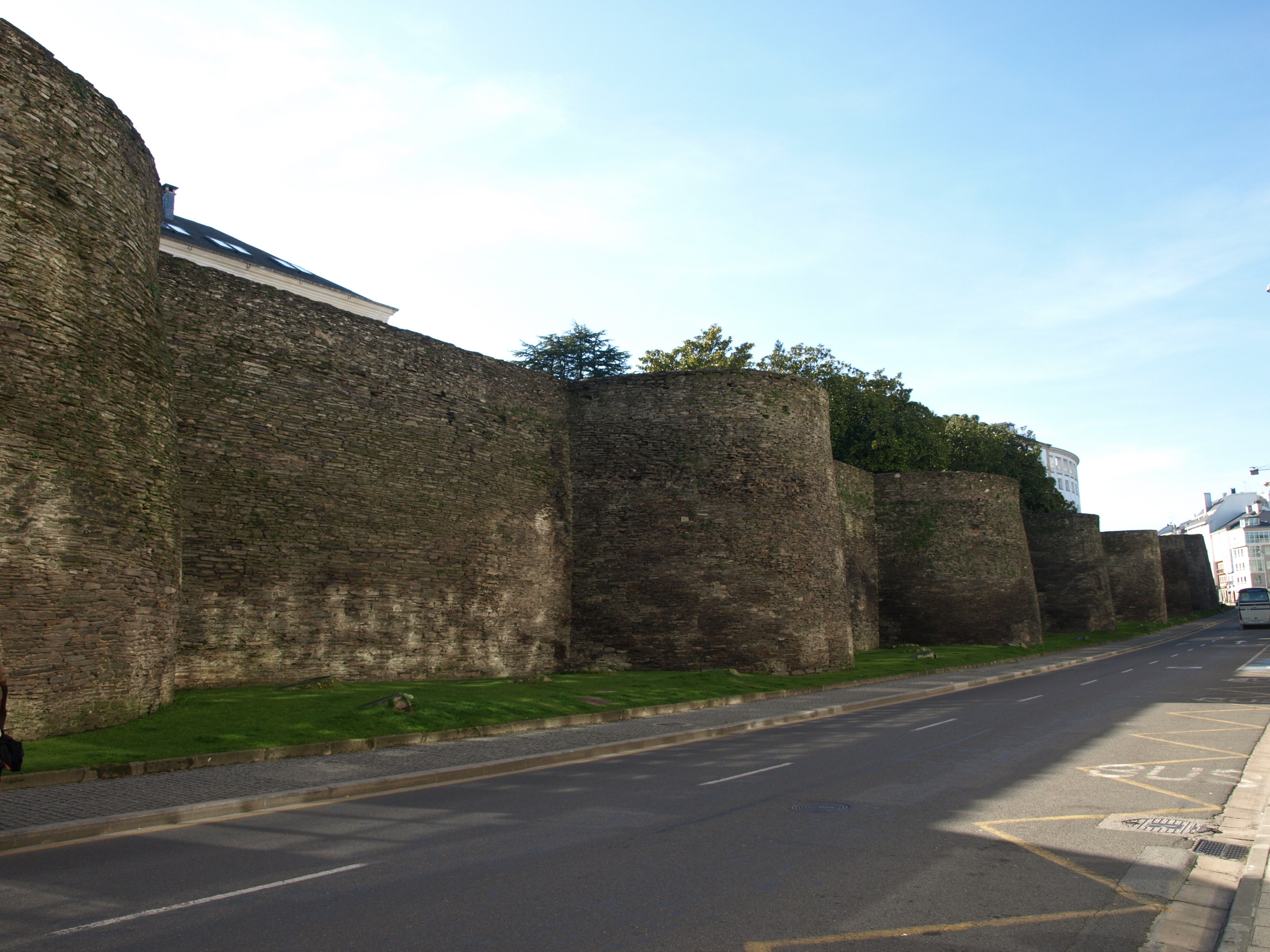 Roman walls. Фон Луго. Эрика Луго. Roman Wall. Луго портал.