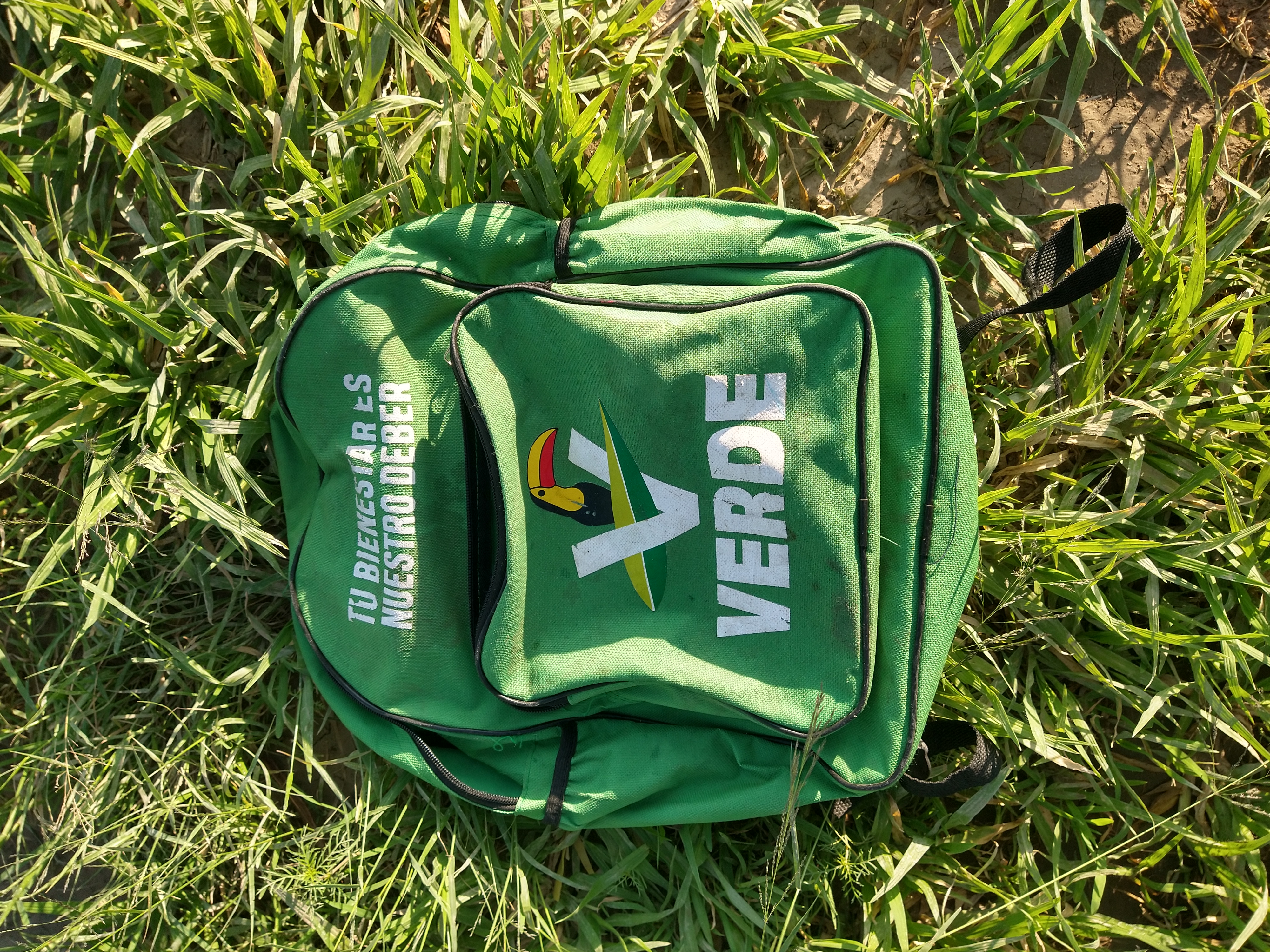 File:Objeto mochila del Verde - Wikimedia Commons