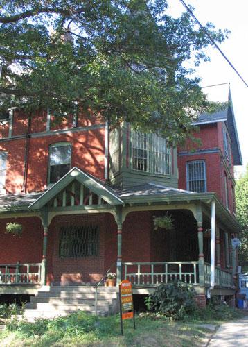 File:Queen anne house.JPG